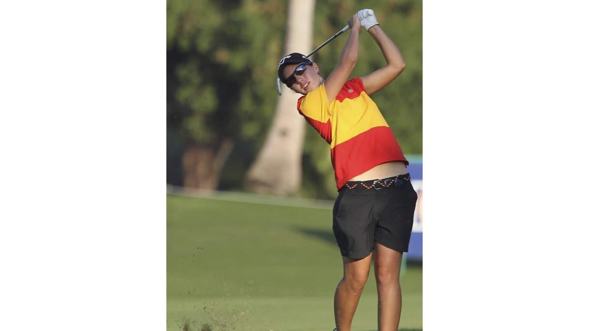 Carlota Ciganda golpea la bola en la tercera ronda del torneo.
