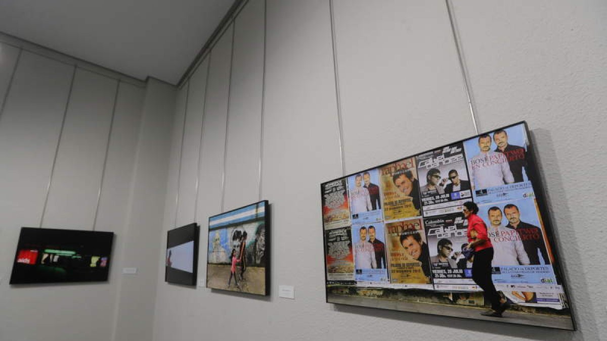 Algunas de las imágenes que componen la muestra de Luis Vidal en la Biblioteca. ANA F. BARREDO
