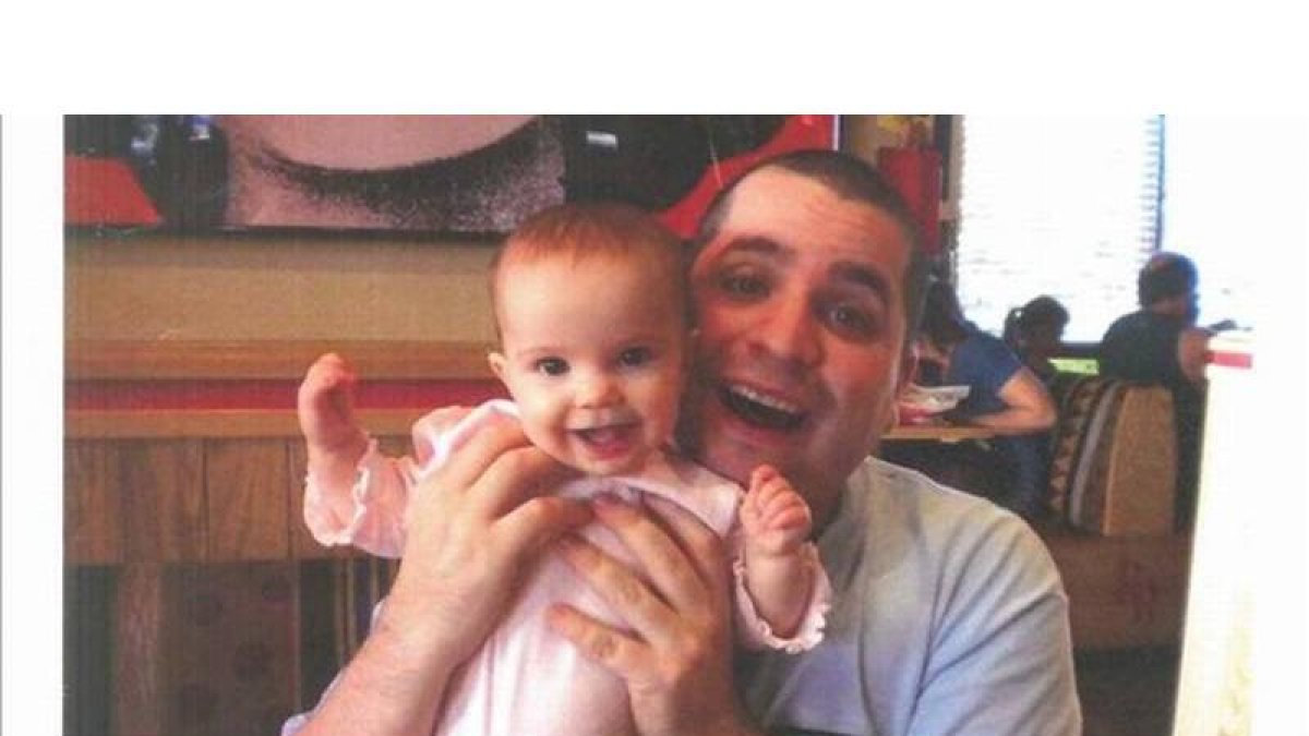 El policía Gilberto Valle con su hija en una fecha que no se puede concretar.