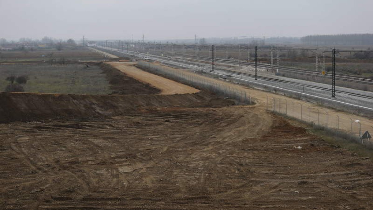 La plataforma intermodal está formada por la parte logística y la ferroviaria. JESÚS F. SALVADORES