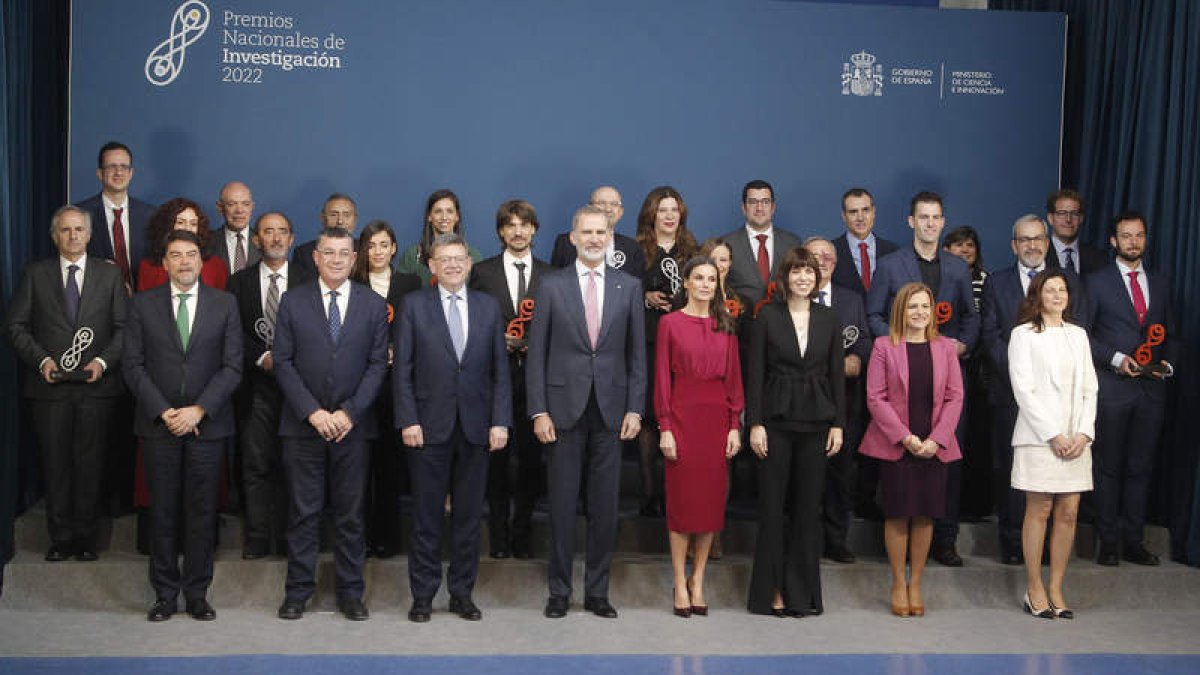 Foto de familia con los reyes y todos los premiados. MORELL