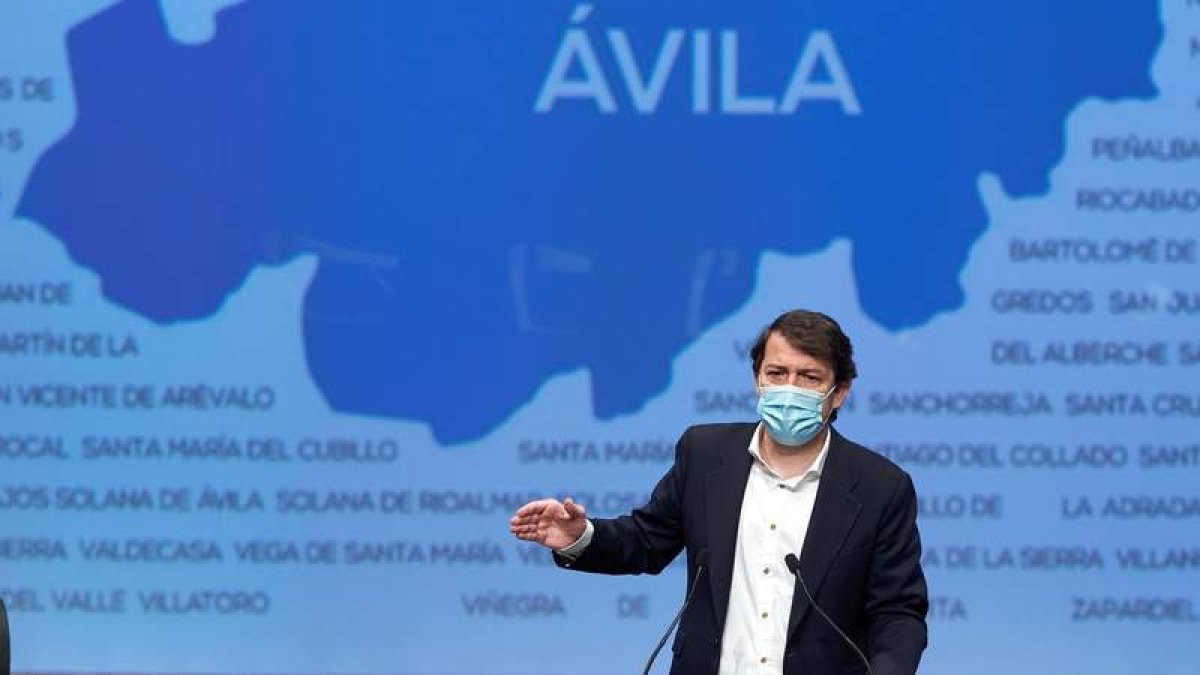 Alfonso Fernández Mañueco en el Congreso del PP de Ávila. RAÚL SANCHIDRIÁN