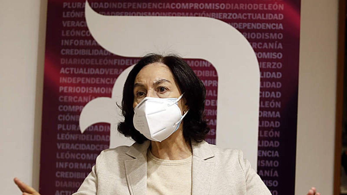 La catedrática de Biología y directora de la Agencia por León, ayer durante la entrevista. MARCIANO PÉREZ