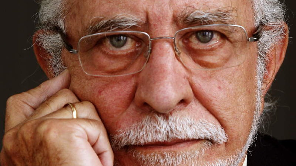 El escritor y académico leonés José María Merino