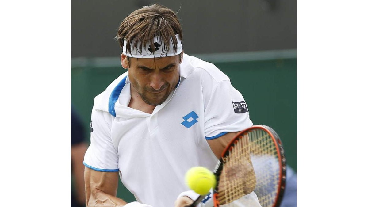 Ferrer devuelve una bola durante su partido de ayer.