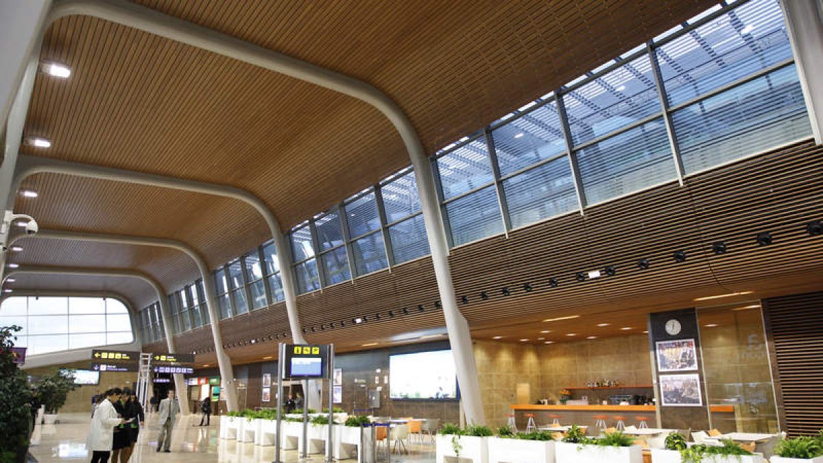 Imagen de archivo de la entrada principal del nuevo aeropuerto de León.
