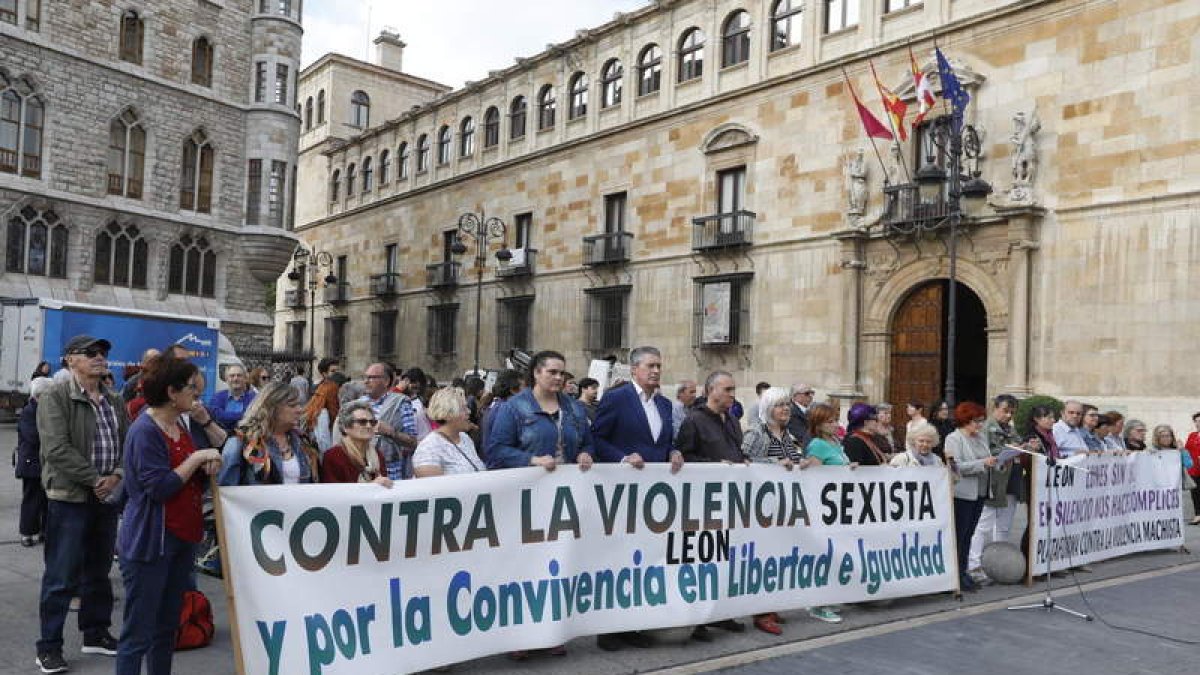 Concentración en Botines contra la violencia machista. MARCIANO