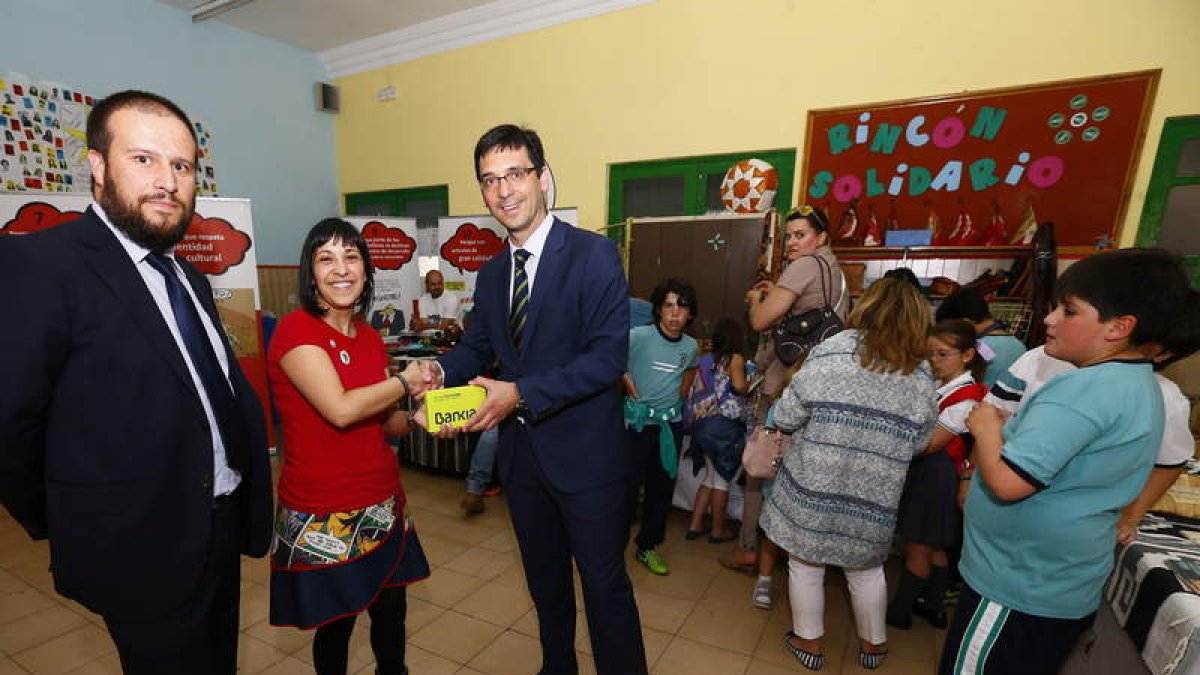 Estado que presentaba ayer el vertedero colindante con los almacenes de Verde León, en la zona del Mercado de Ganado.