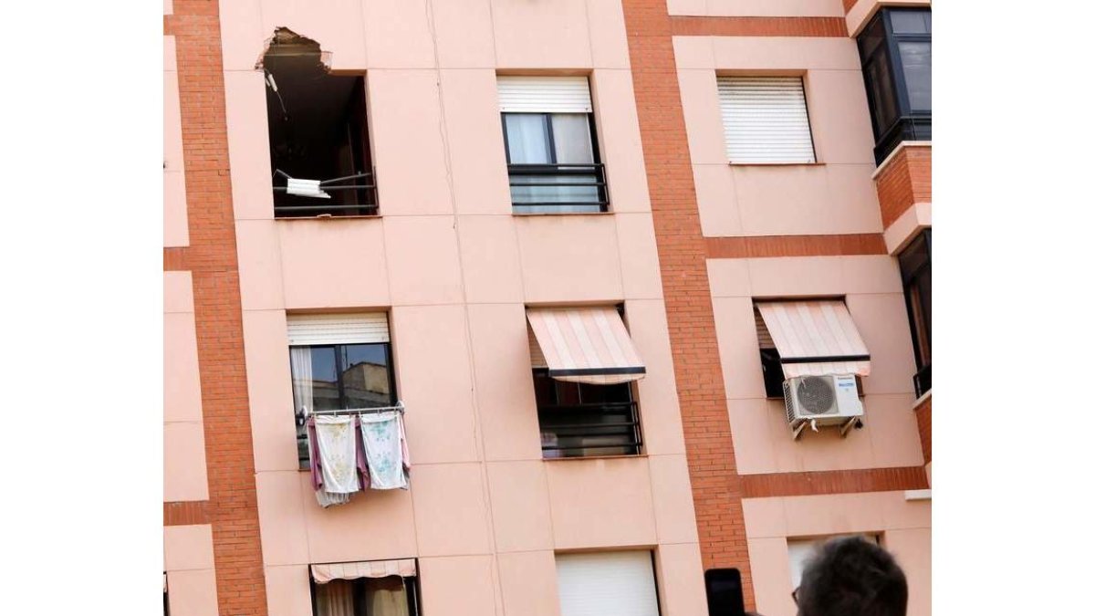Imagen de la vivienda dañada por la explosión.
