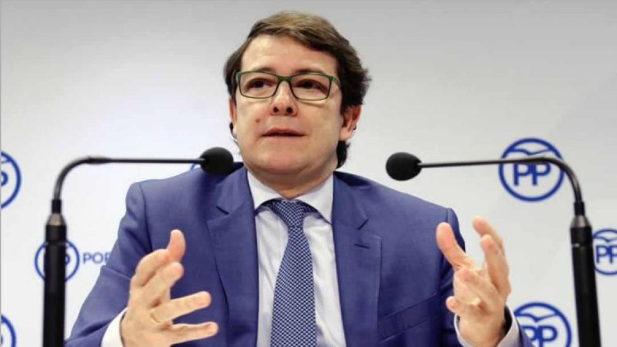 Mañueco, durante su exposición ayer ante los medios. N. GALLEGO