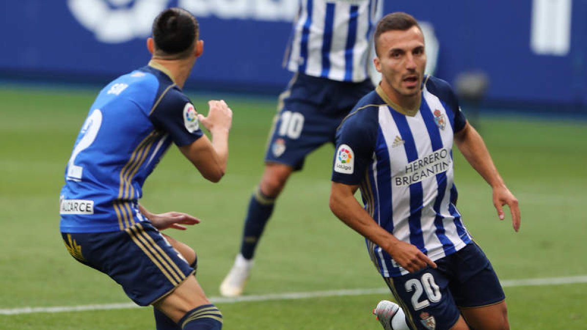 Pablo Valcarce aún no sabe si podrá regresar a la Deportiva. L. DE LA MATA