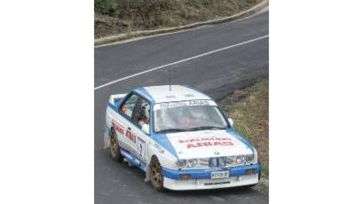 Arias volvió a sacar el BMW del garaje, pero no contaba con el agua
