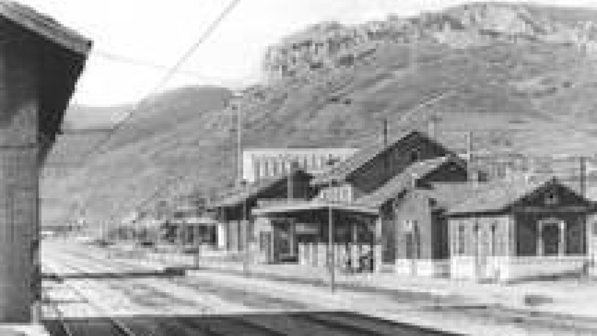 Vista antigua de la estación de La Robla, antes del voraz incendio que acaba de sufrir hace semanas