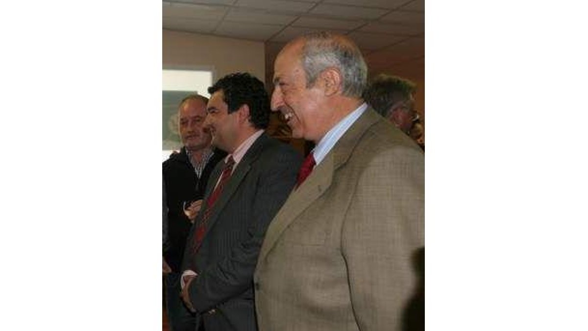 De la Fuente, con el presidente del Consejo Comarcal.