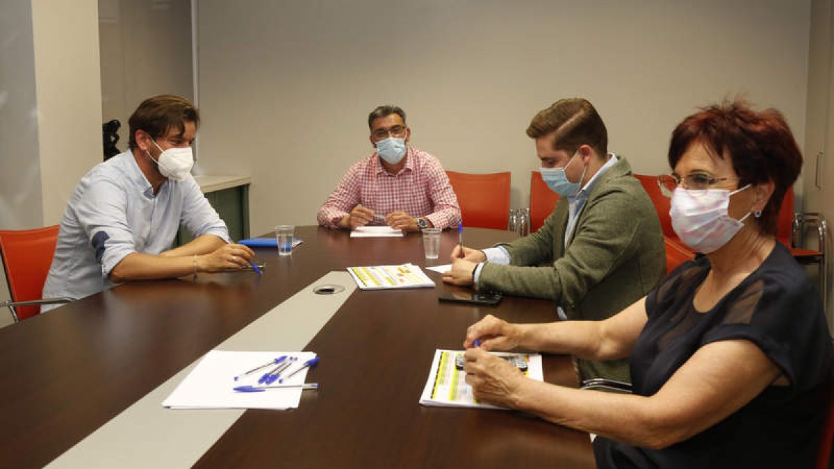 Parte del Comité Organizador del Congreso, en una de las últimas reuniones. FERNANDO OTERO