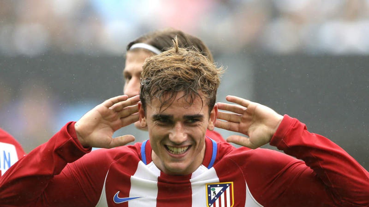 Griezmann celebra el primero de sus dos goles ante el Celta. GARCÍ
