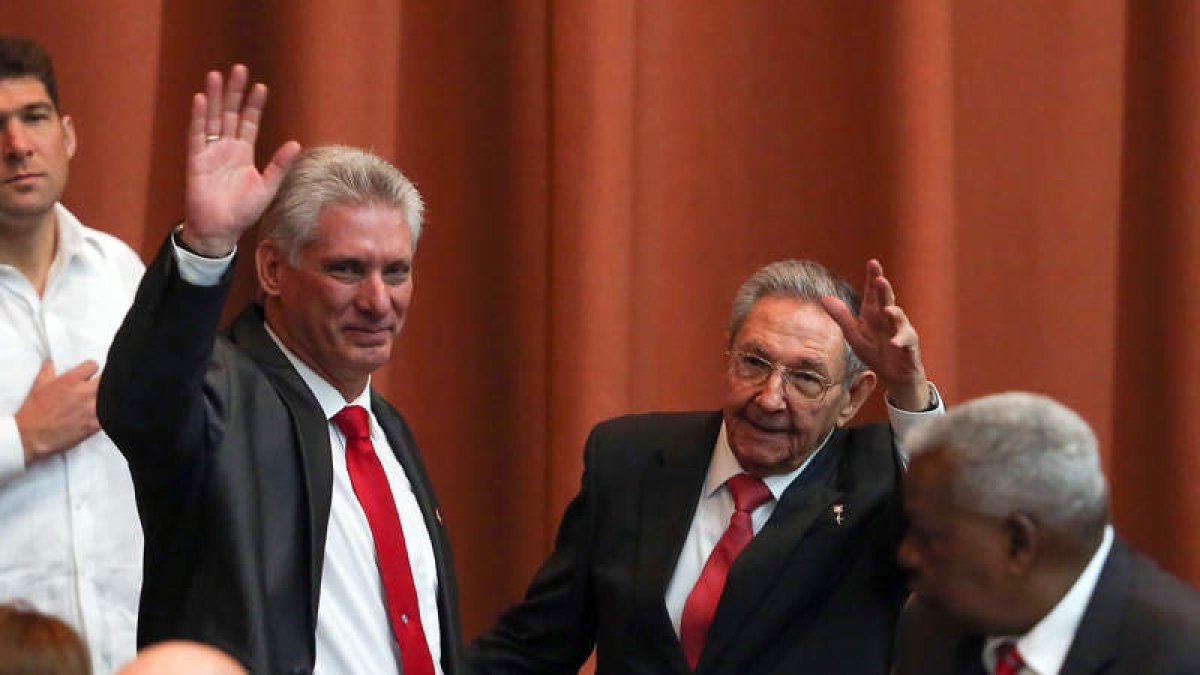 El presidente de Cuba, Díaz-Canel y el primer secretario del Partido Comunista, Castro. A. MENEGHINI