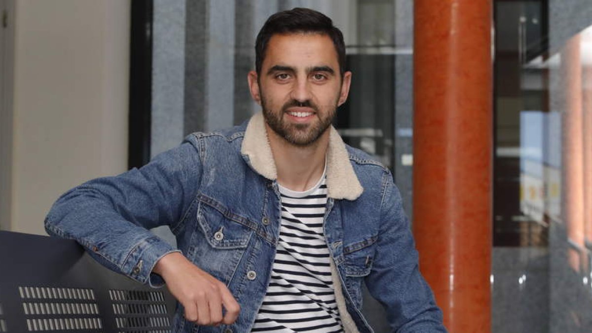 La continuidad del único leonés en la primera plantilla de la Cultural se complica si es que no rebaja sus pretensiones económicas en el contrato que tiene firmado. RAMIRO