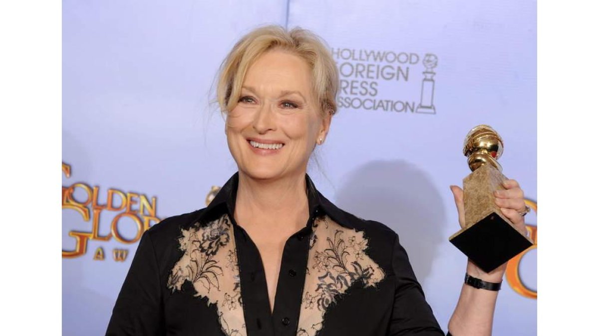 Meryl Streep posa con su premio a Mejor Actriz dramática por la película ‘The Iron Lady’.