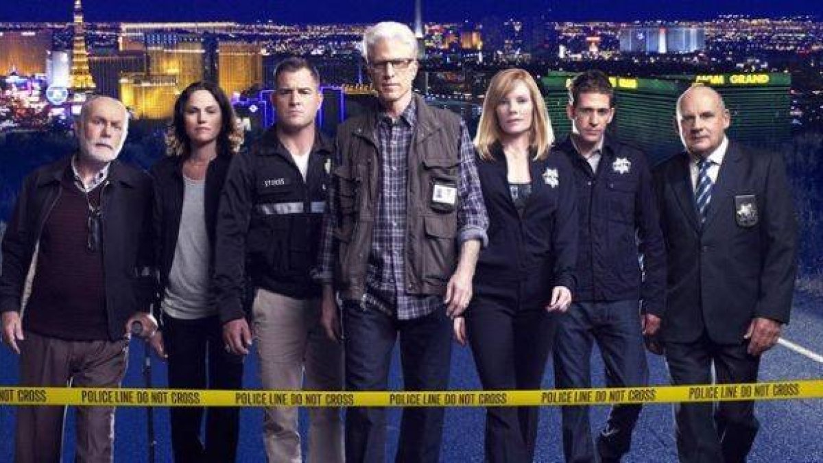 El elenco de 'CSI Las Vegas', con Ted Danson al frente.