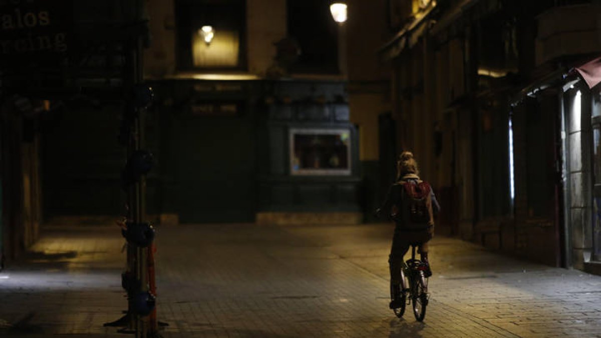Comienza el toque de queda. F. Otero Perandones.