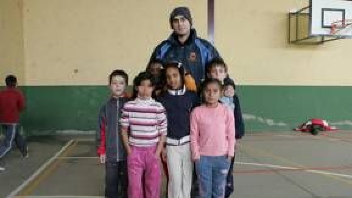 Formación del equipo del colegio González de Lama que milita en la categoría infantil