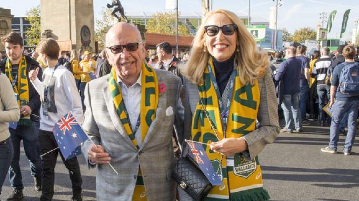Rupert Murdoch y Jerry Hall, en el estadio de Twickenham (Londres), antes d la final del Mundial de rugbi entre Australia y Nueva Zelanda, el 31 de octubre del 2015.