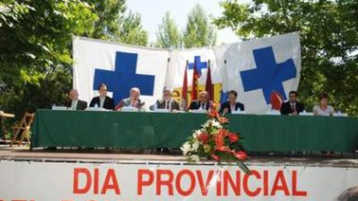 La mesa presidencial de la jornada, con Carlos Mayo, Francisco Álvarez, Manceñido y Mansilla.