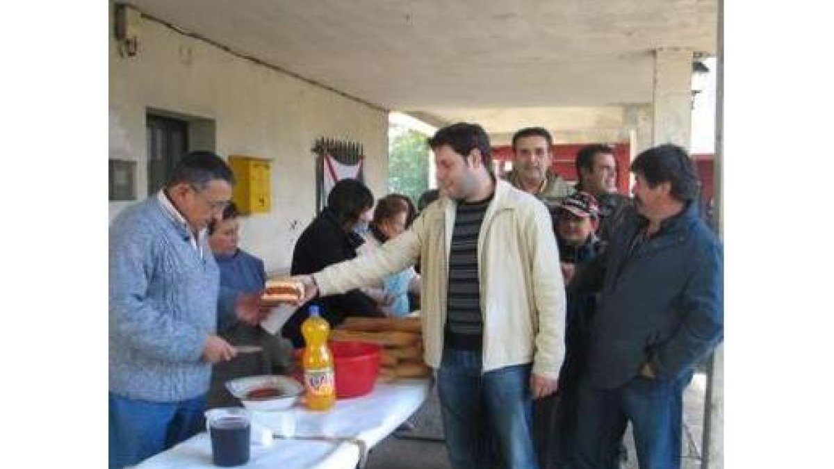 Alonso, durante la celebración del magosto en Bárcena.