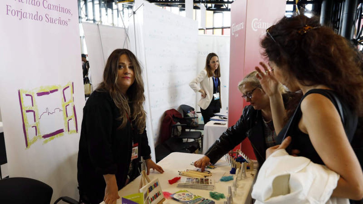 Información y asesoramiento en los stands. MARCIANO PÉREZ