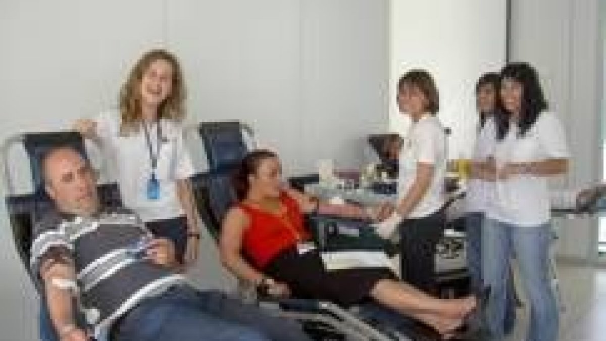 Cerca de 50 empleados de Imagenio donaron sangre ayer