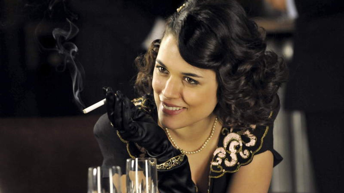 Imagen de una de las escenas de la serie ‘El tiempo entre costuras’, que finaliza el lunes.
