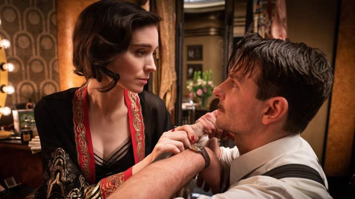 Rooney Mara y Bradly Cooper en ‘El callejón de las almas perdidas’. KERRY HAYES