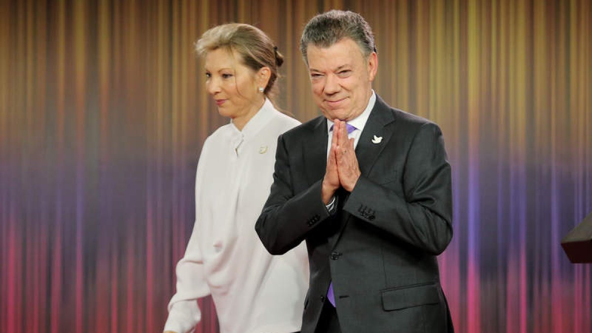 El presidente de Colombia, Juan Manuel Santos junto a su esposa, María Clemencia Rodríguez. LEONARDO MUÑUZ