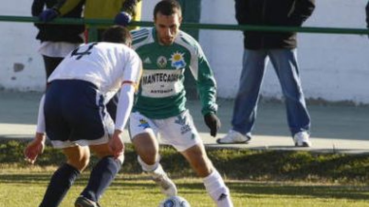 Javi Flórez lo intentó en la primera parte pero no logró el premio esperado.
