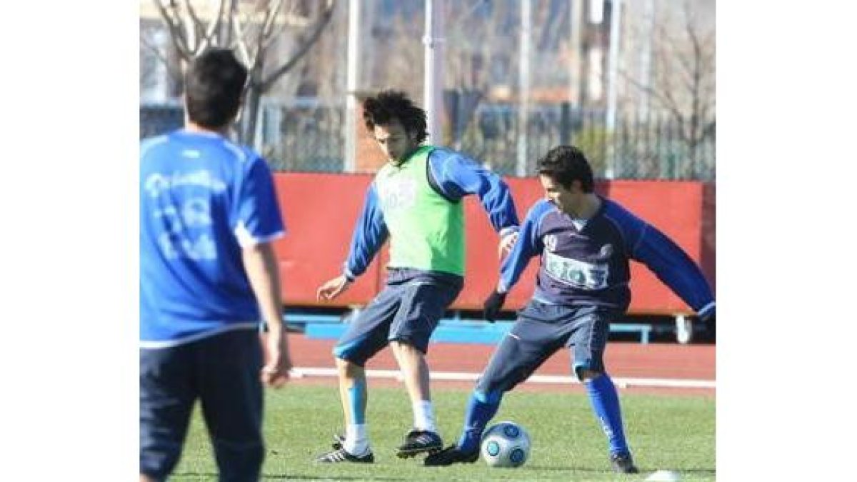 Iván Candela tampoco va a poder estar esta tarde con la Ponferradina en Elviña Grande.
