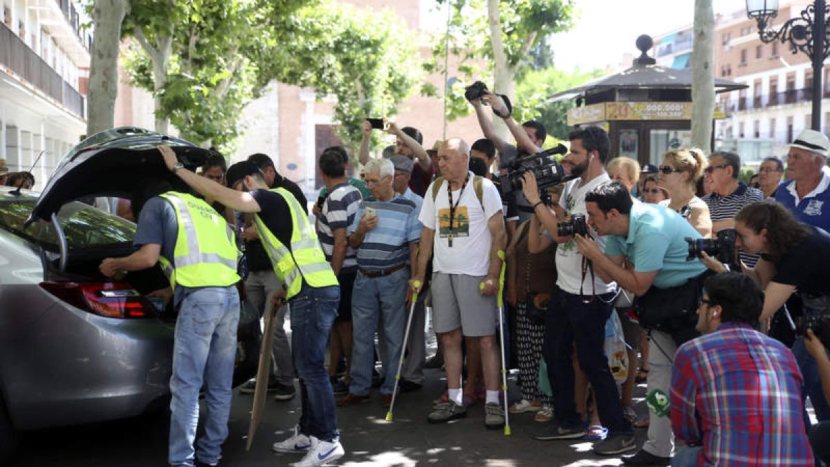 La Guardia Civil en el registro al ayuntamiento de Torrejón de Ardoz, en Madrid, en el marco de la operación Termyca. ÁLVARO CALVO