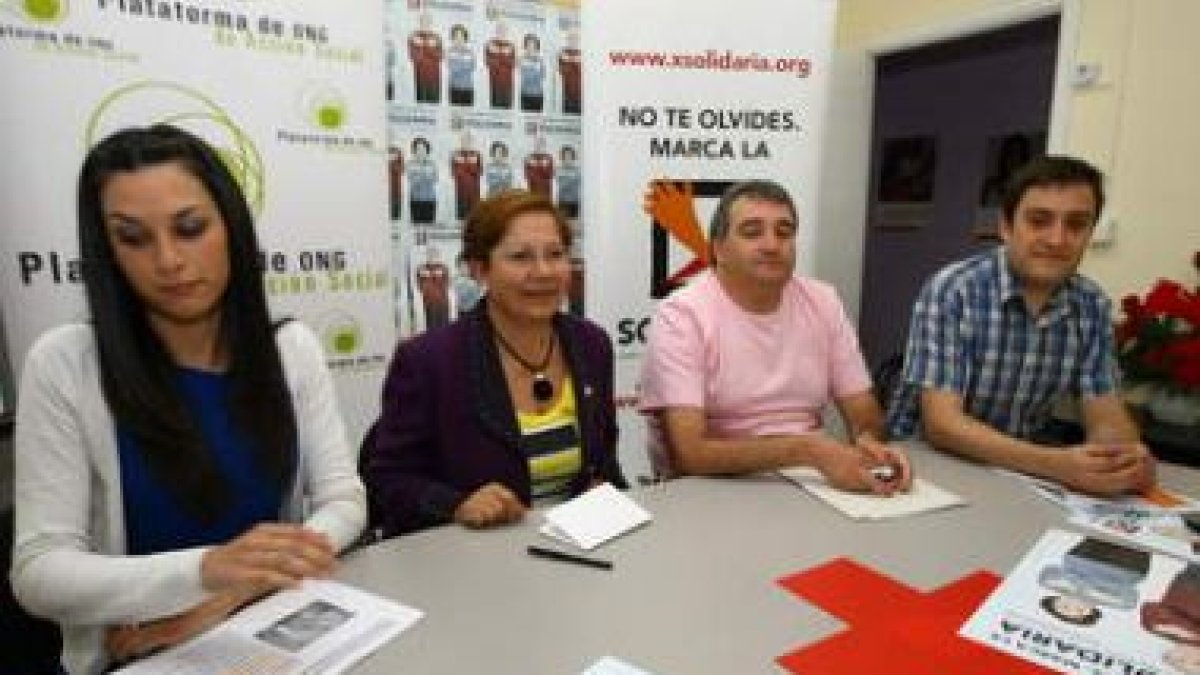 Tatiana Carballo, María Gutiérrez, José Antonio Fierro y Jorge Rojo, ayer en Cruz Roja.