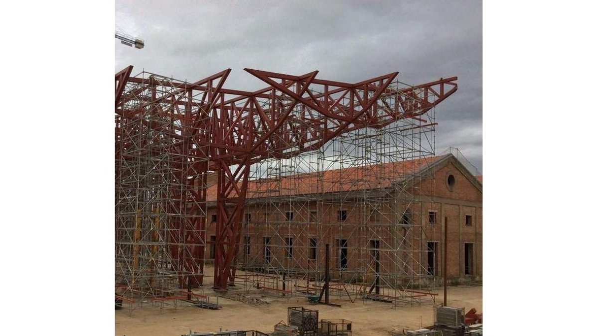El Palacio ya tiene toda su estructura de cubierta levantada