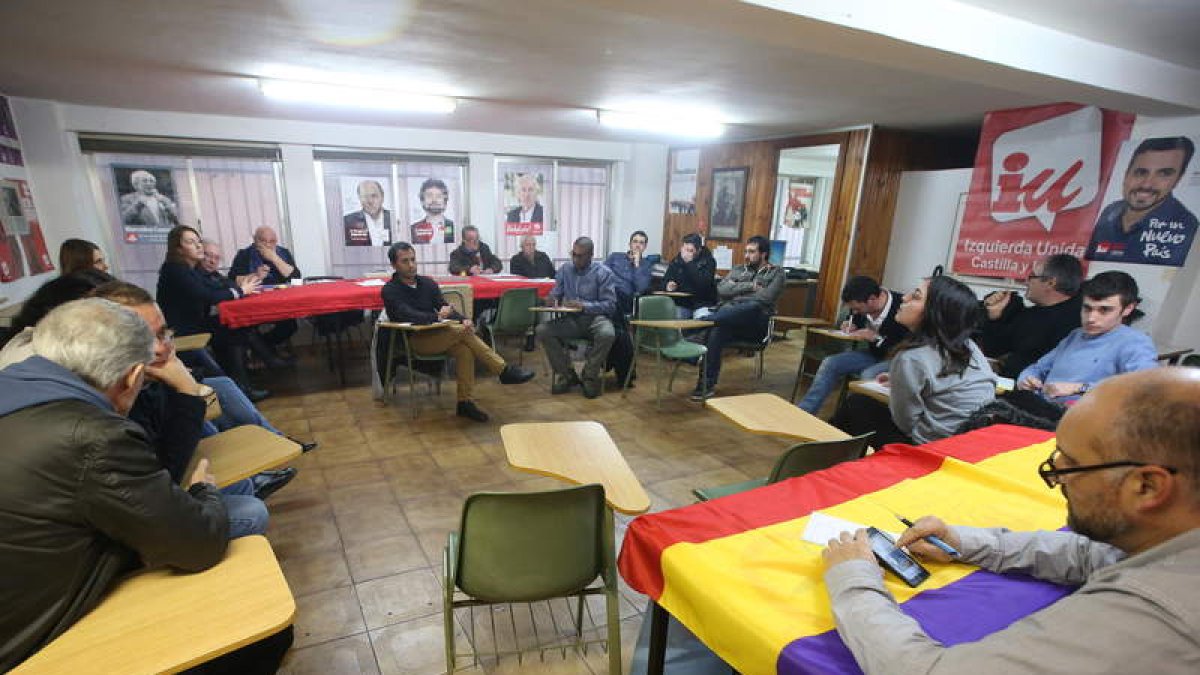 La asamblea tuvo lugar en el local de la avenida de América. afb