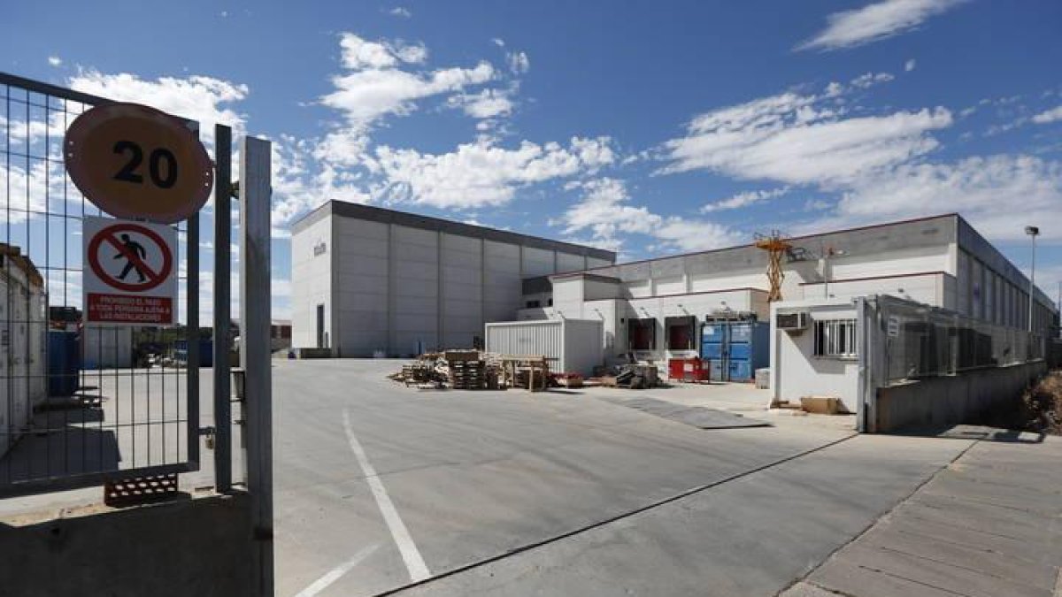 Imagen del exterior de la nueva fábrica de Embutidos Rodriguez /