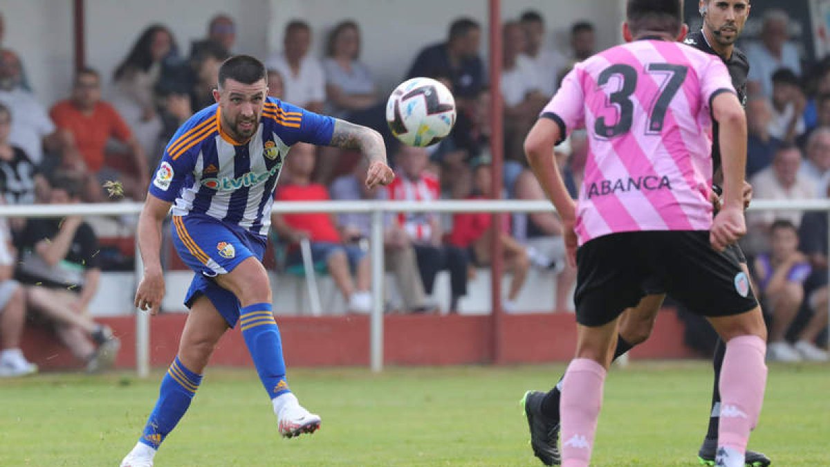 Agus Medina podría ser el próximo jugador en despedirse de la Deportiva. L. DE LA MATA