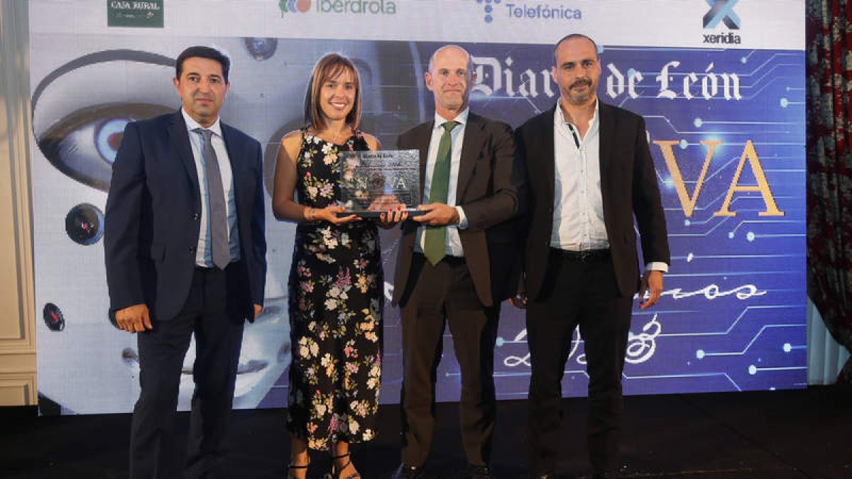 Carlos Álvarez, Flor Álvarez Taboada y Miguel Calvo y Joaquín Garnica, de Iberdrola. ramiro