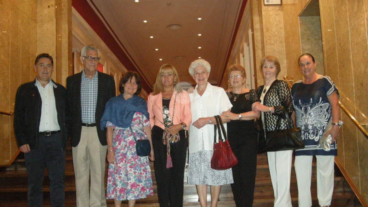 Isabel Carrasco, con los participantes del programa.