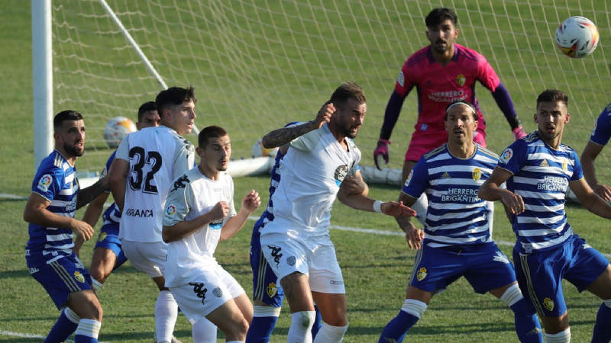Amistoso entre la SD Ponferradina y el CD Lugo disputado en el Anexo de El Toralín. L. DE LA MATA