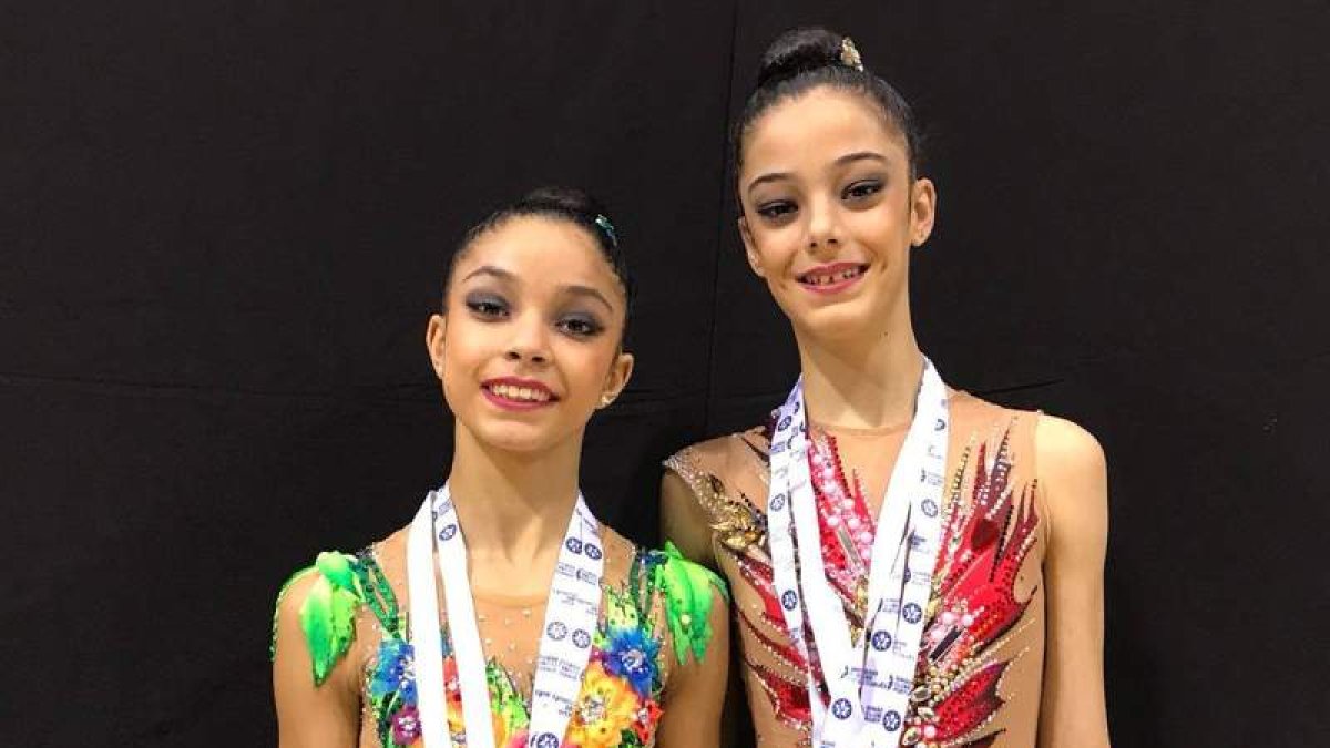 Olatz y Paula con sus medallas logradas en el Torneo de Lisboa. DL