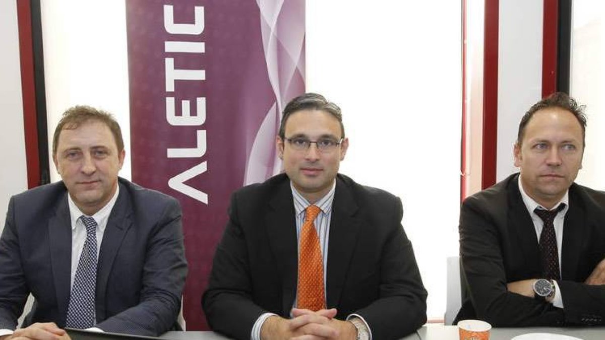 Los responsables provinciales y autonómico de empresas TIC, ayer durante la presentación.