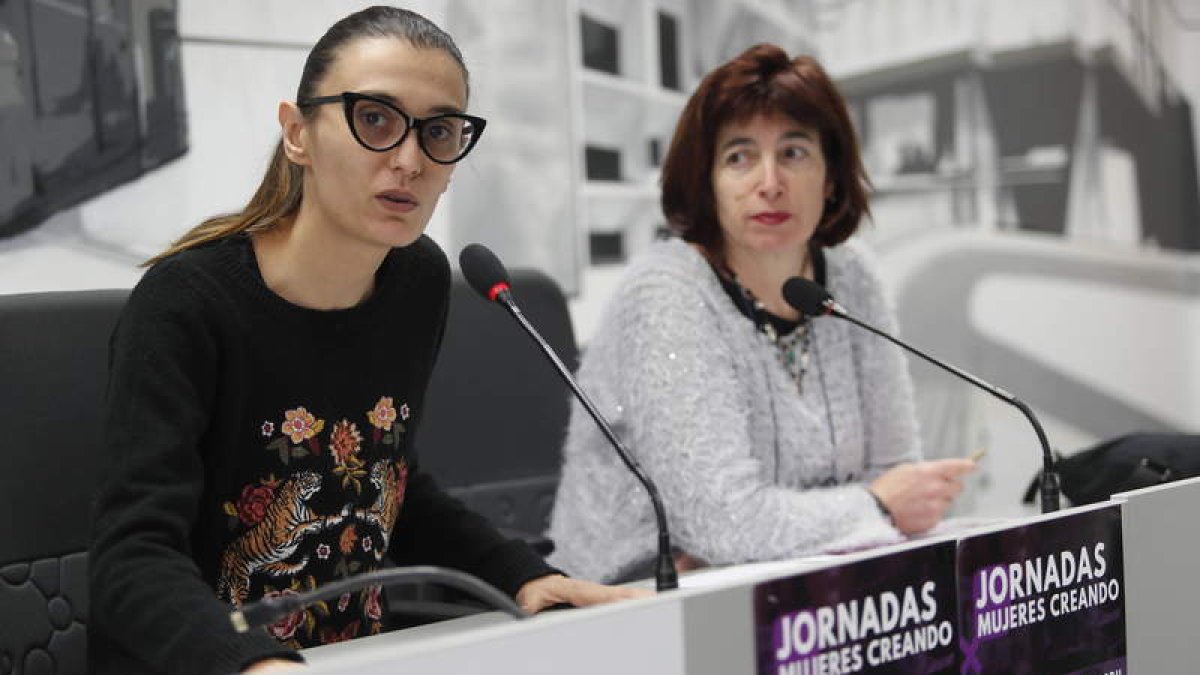 María Hernández y Victoria Rodríguez, ayer en la rueda de prensa. RAMIRO