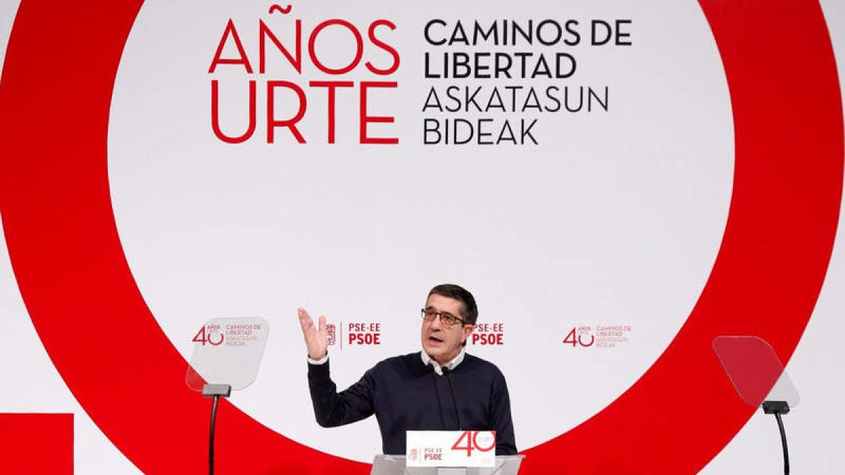 Patxi López interviene en un acto en San Sebastián. JUAN HERRERO