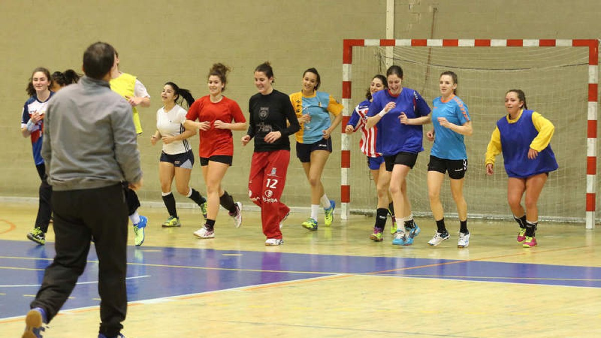 Las jugadoras del Cleba en un entrenamiento.